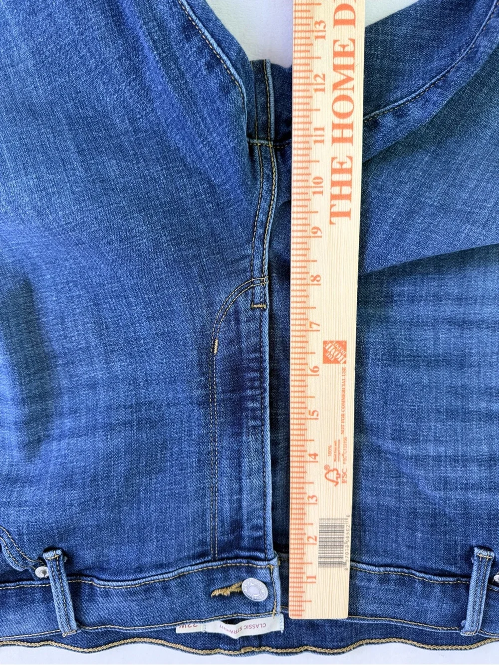 Levi's Women's Mid Rise Classic Straight‎ Medium Wash Blue Jeans